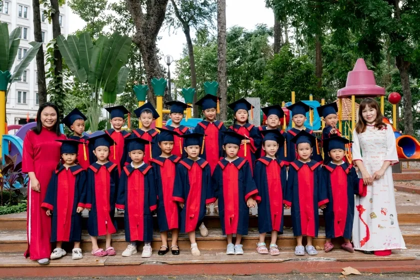 Tốt nghiệp Ivy School