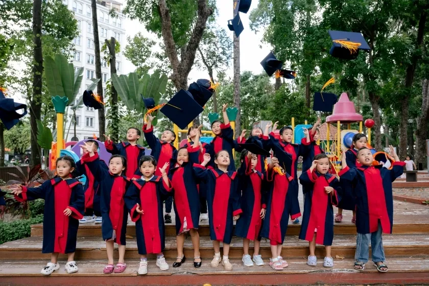Tốt nghiệp Ivy School
