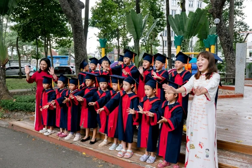 Tốt nghiệp Ivy School